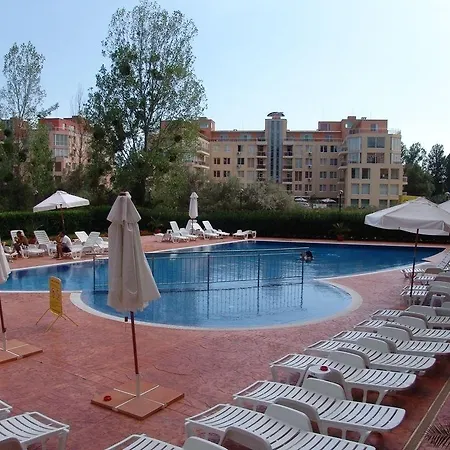 Happy ساني بيتش