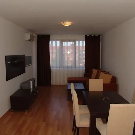 Happy ساني بيتش