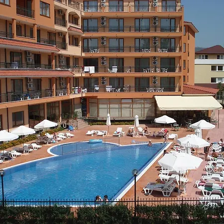 Happy ساني بيتش